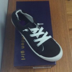 Madden girl slip on sneakers brand new size 81/2